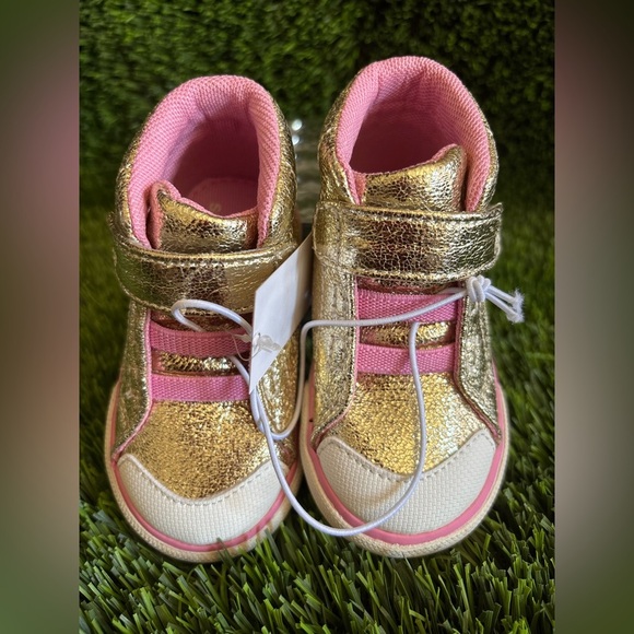 🌈SEE KAI RUN Gold and Pink Kids Top Sneakers SIZE #5🌈 - Picture 9 of 17